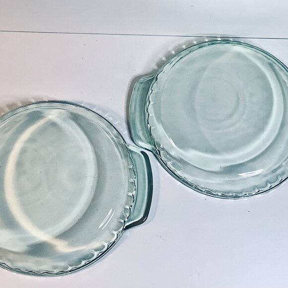 Martha Stewart Green Fluted Pie Plate Dish with Tab Handles 9.5" (Set of Two) - Picture 3 of 7